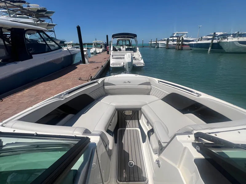 Slide: The Image of Sea Ray SLX 260 Outboard 2023 - 59