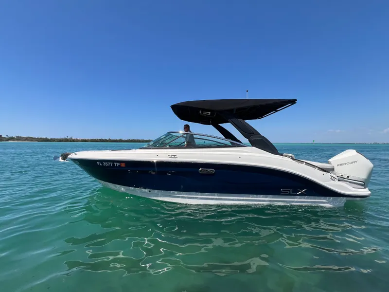 Slide: The Image of Sea Ray SLX 260 Outboard 2023 - 6