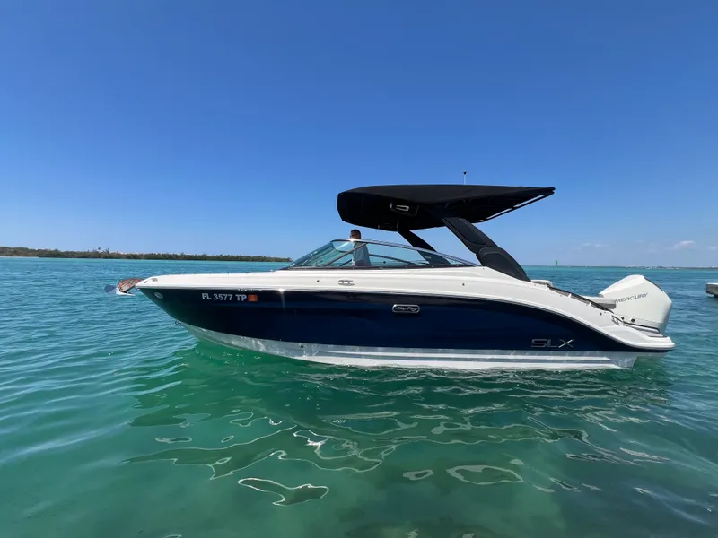 Slide: The Image of Sea Ray SLX 260 Outboard 2023 - 7