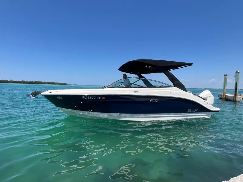 Slide: The Image of Sea Ray SLX 260 Outboard 2023 - 9