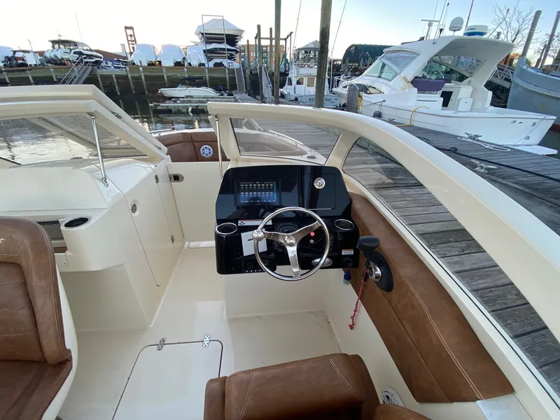Slide: The Image of Scout 240 DORADO 2022 - 10