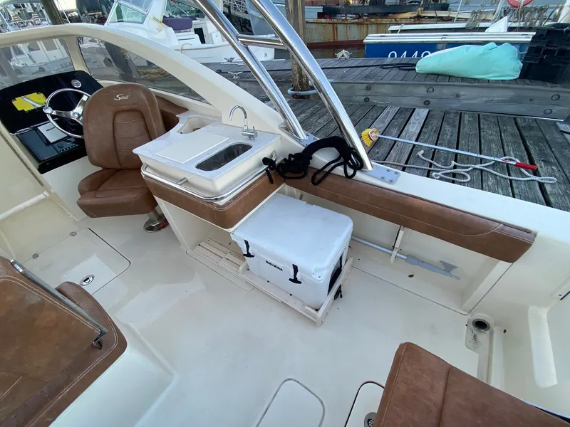 Slide: The Image of Scout 240 DORADO 2022 - 11