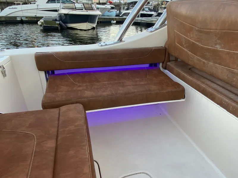 Slide: The Image of Scout 240 DORADO 2022 - 14