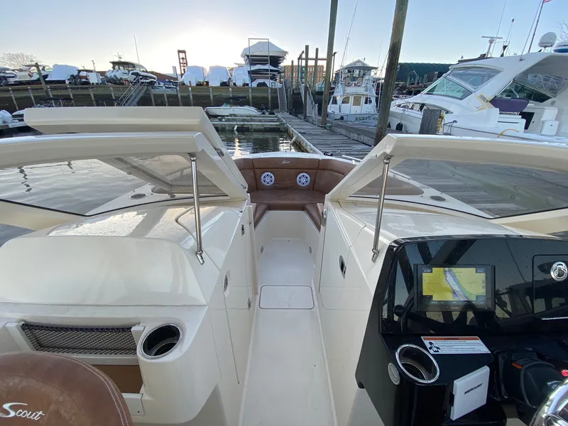 Slide: The Image of Scout 240 DORADO 2022 - 18