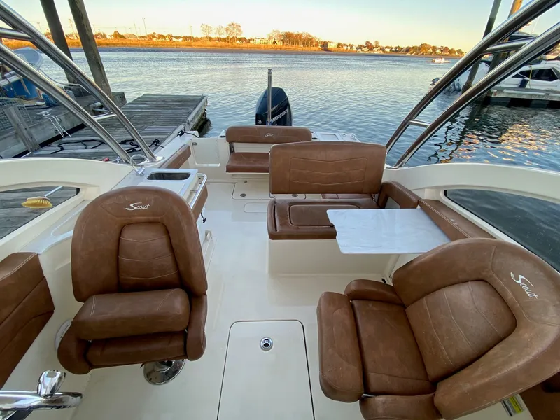 Slide: The Image of Scout 240 DORADO 2022 - 27