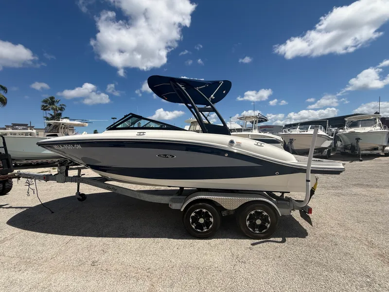 Slide: The Image of Sea Ray 190 SPX 2022 - 5
