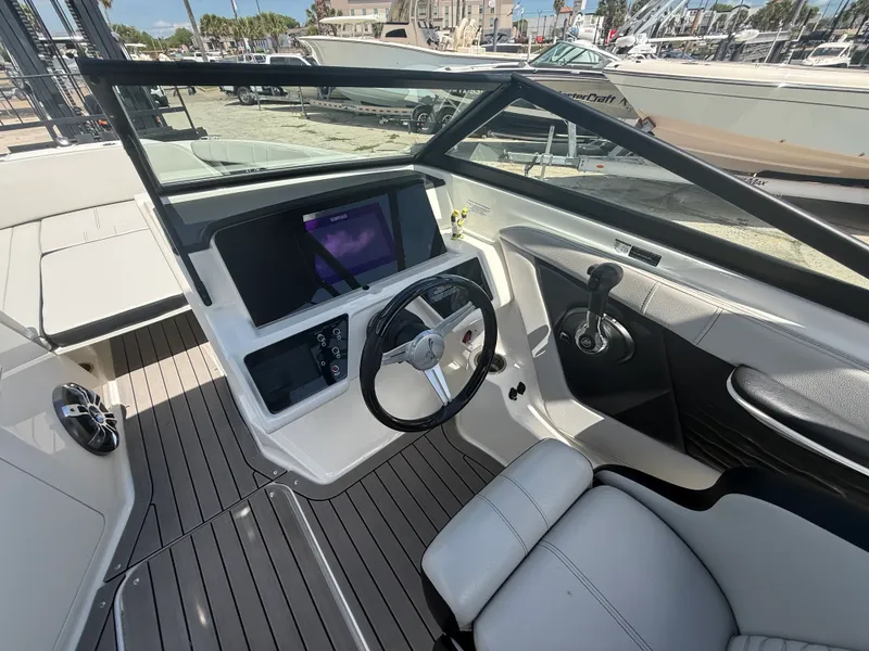 Slide: The Image of Sea Ray 190 SPX 2022 - 18