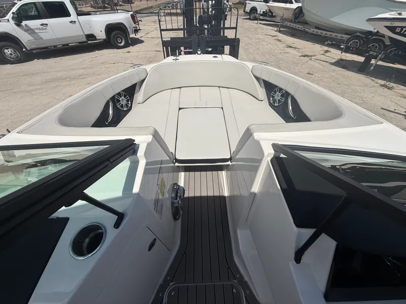 Slide: The Image of Sea Ray 190 SPX 2022 - 16