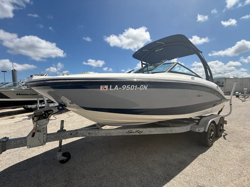 Slide: The Image of Sea Ray 190 SPX 2022 - 6