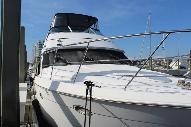 Slide: The Image of Carver 450 VOYAGER PILOTHOUSE 2000 - 7