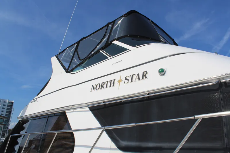 Slide: The Image of Carver 450 VOYAGER PILOTHOUSE 2000 - 8