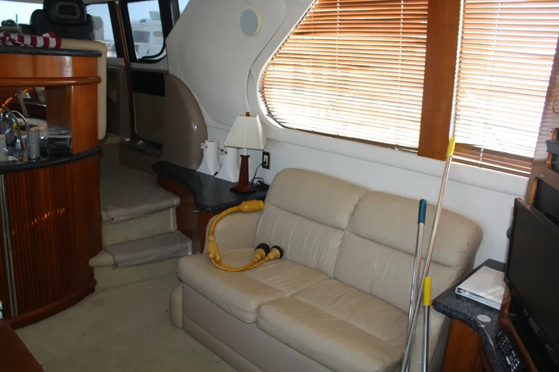 Slide: The Image of Carver 450 VOYAGER PILOTHOUSE 2000 - 21