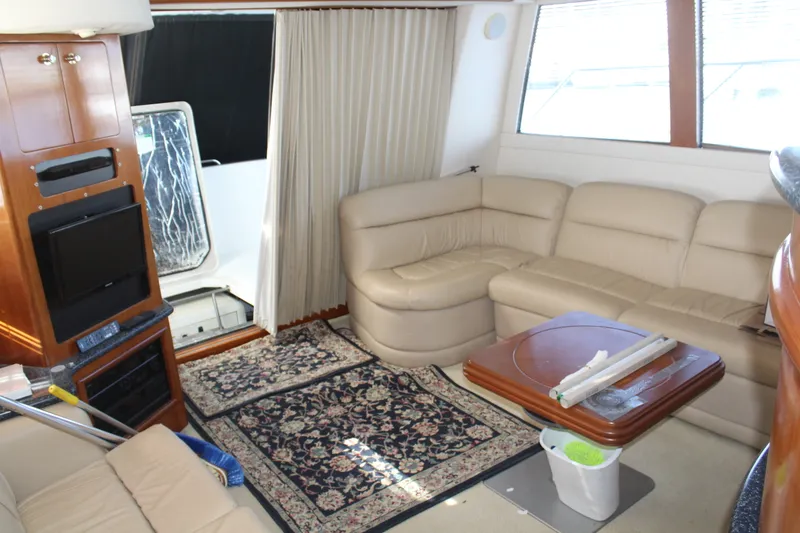 Slide: The Image of Carver 450 VOYAGER PILOTHOUSE 2000 - 19