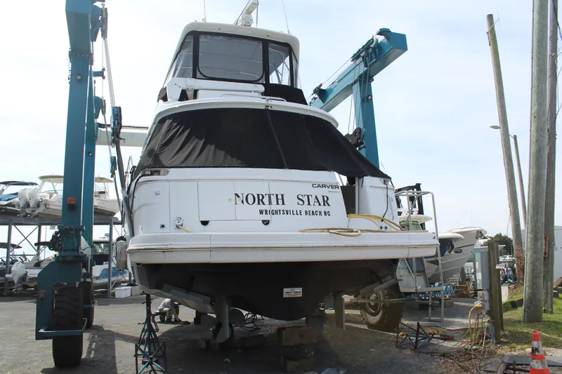 Slide: The Image of Carver 450 VOYAGER PILOTHOUSE 2000 - 5