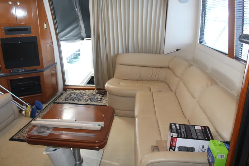 Slide: The Image of Carver 450 VOYAGER PILOTHOUSE 2000 - 22