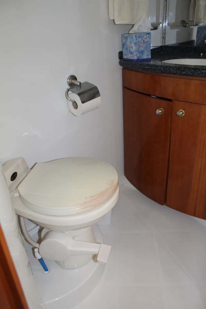 Slide: The Image of Carver 450 VOYAGER PILOTHOUSE 2000 - 28