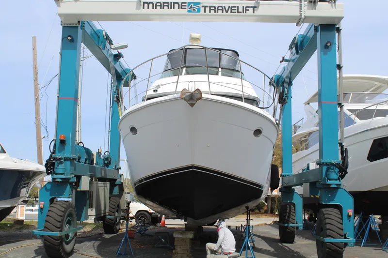 Slide: The Image of Carver 450 VOYAGER PILOTHOUSE 2000 - 4