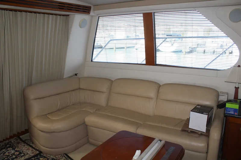 Slide: The Image of Carver 450 VOYAGER PILOTHOUSE 2000 - 20