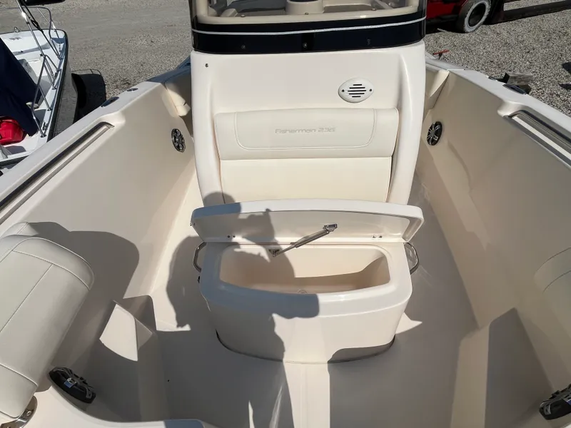 Slide: The Image of Grady-White 236 FISHERMAN 2021 - 11