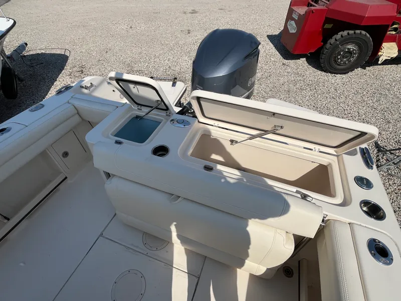 Slide: The Image of Grady-White 236 FISHERMAN 2021 - 7