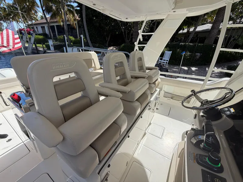Slide: The Image of Boston Whaler 420 OUTRAGE 2019 - 37