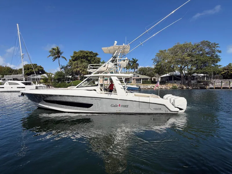 Slide: The Image of Boston Whaler 420 OUTRAGE 2019 - 7