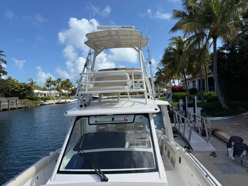 Slide: The Image of Boston Whaler 420 OUTRAGE 2019 - 18
