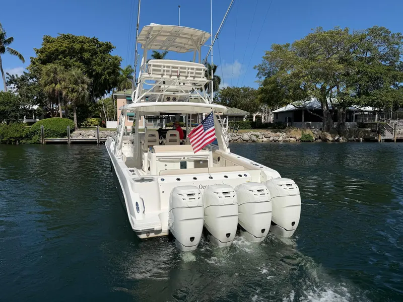 Slide: The Image of Boston Whaler 420 OUTRAGE 2019 - 10
