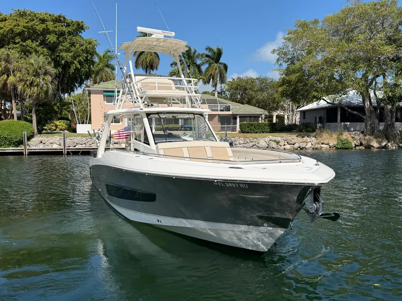Slide: The Image of Boston Whaler 420 OUTRAGE 2019 - 1