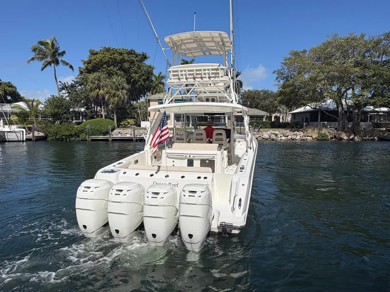 Slide: The Image of Boston Whaler 420 OUTRAGE 2019 - 11