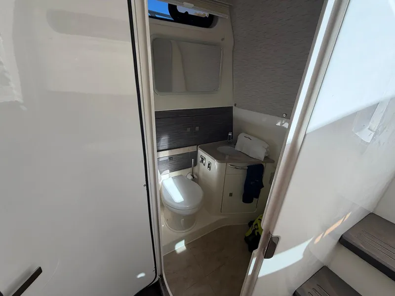 Slide: The Image of Boston Whaler 420 OUTRAGE 2019 - 28