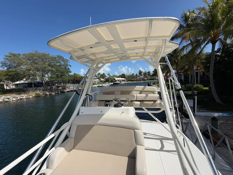 Slide: The Image of Boston Whaler 420 OUTRAGE 2019 - 19