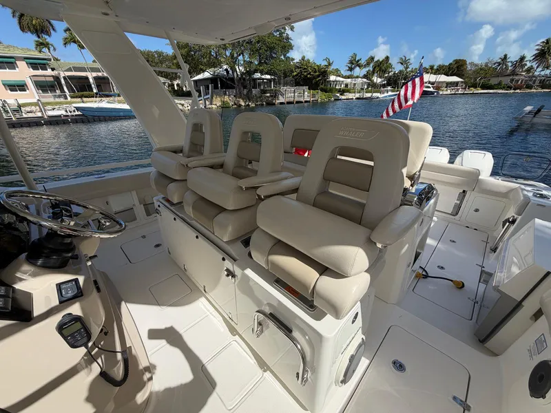 Slide: The Image of Boston Whaler 420 OUTRAGE 2019 - 38