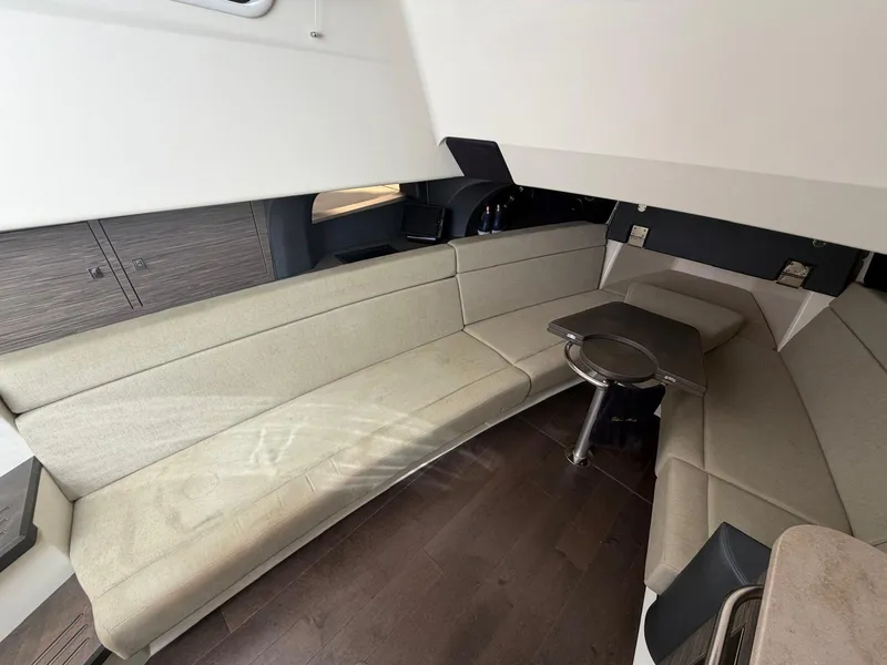Slide: The Image of Boston Whaler 420 OUTRAGE 2019 - 29