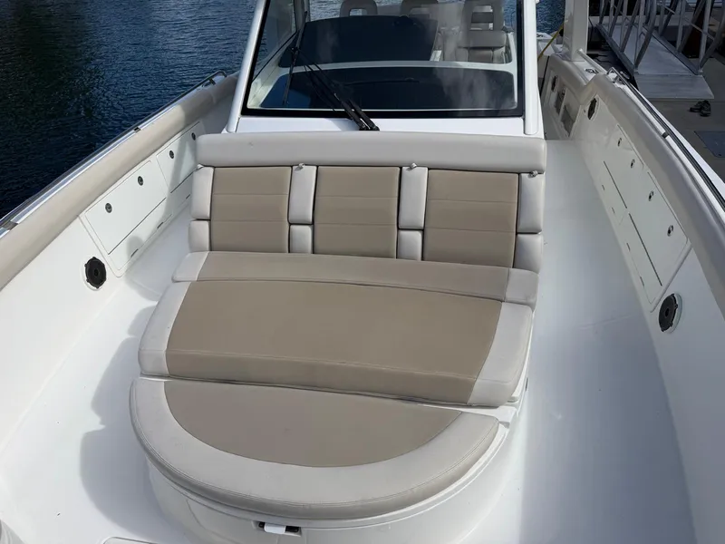 Slide: The Image of Boston Whaler 420 OUTRAGE 2019 - 17