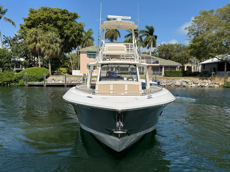 Slide: The Image of Boston Whaler 420 OUTRAGE 2019 - 2