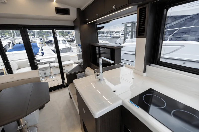 Slide: The Image of Galeon 410 HTC 2024 - 32