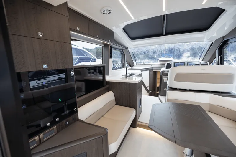 Slide: The Image of Galeon 410 HTC 2024 - 31