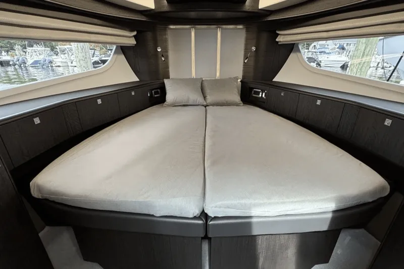 Slide: The Image of Galeon 410 HTC 2024 - 20