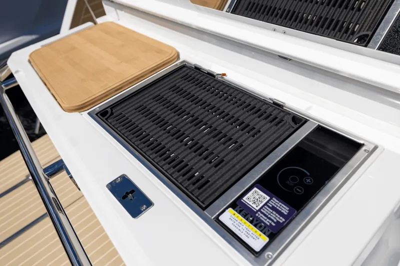 Slide: The Image of Galeon 410 HTC 2024 - 37