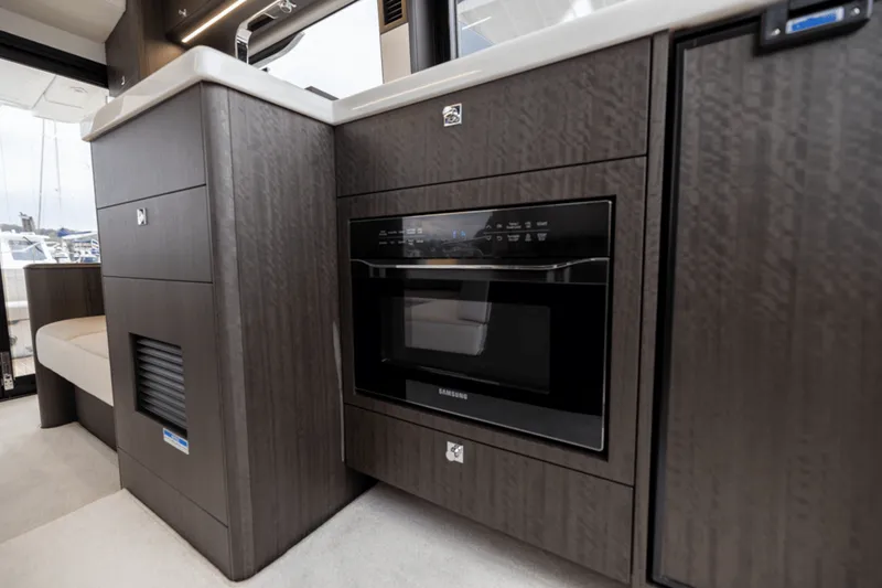 Slide: The Image of Galeon 410 HTC 2024 - 28