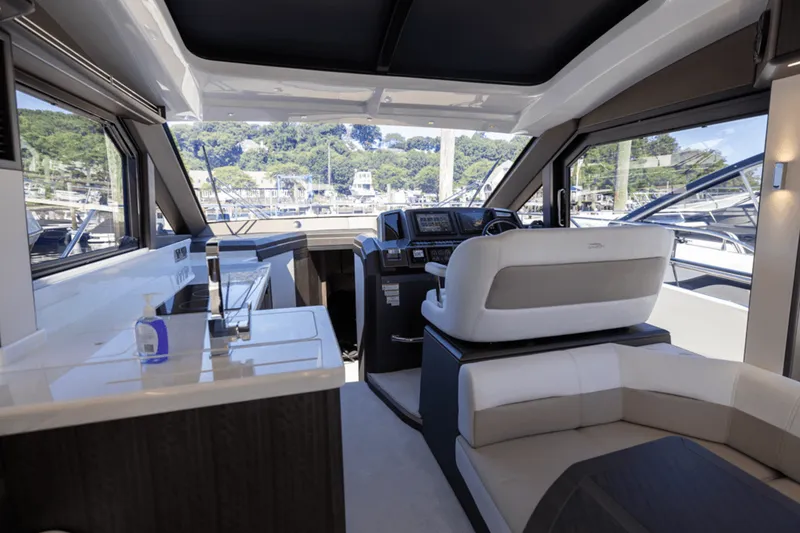 Slide: The Image of Galeon 410 HTC 2024 - 35