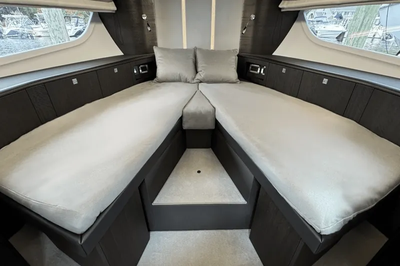 Slide: The Image of Galeon 410 HTC 2024 - 19