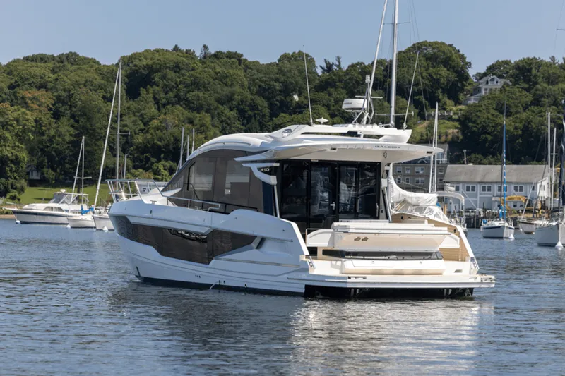 Slide: The Image of Galeon 410 HTC 2024 - 4