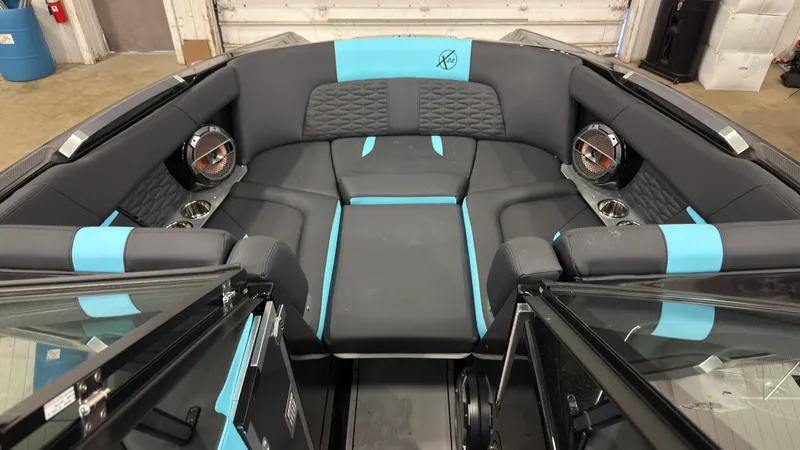 Slide: The Image of Mastercraft X22 2022 - 15