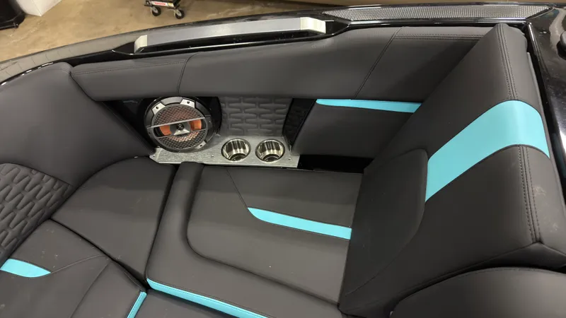 Slide: The Image of Mastercraft X22 2022 - 16