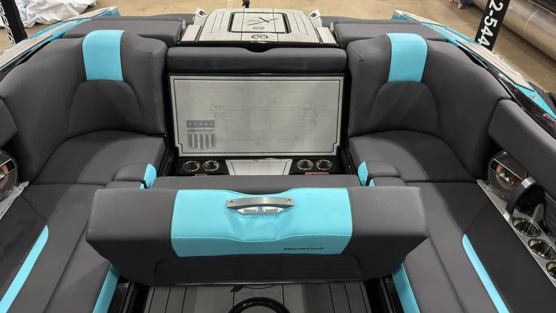 Slide: The Image of Mastercraft X22 2022 - 7