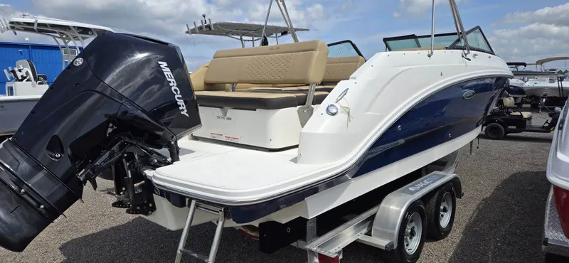 Slide: The Image of Sea Ray 250 SDX OB 2021 - 27