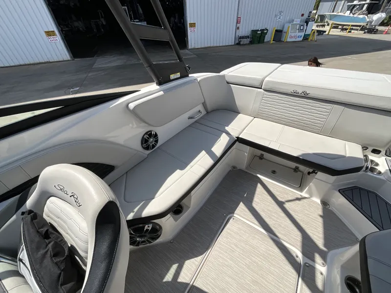 Slide: The Image of Sea Ray 23 SPX 2021 - 15