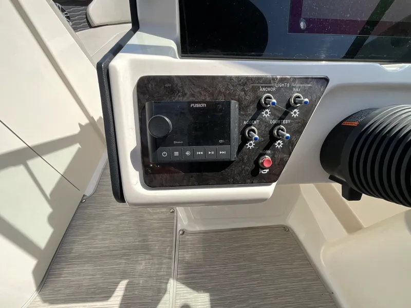Slide: The Image of Sea Ray 23 SPX 2021 - 16